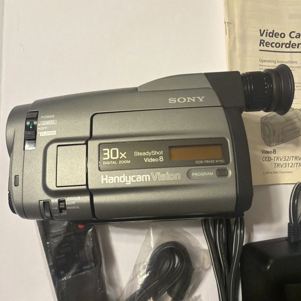 Sony Handycam CCD-TRV118 NTSC Hi-8 Video Camcorder - FOR PARTS OR REPAIR